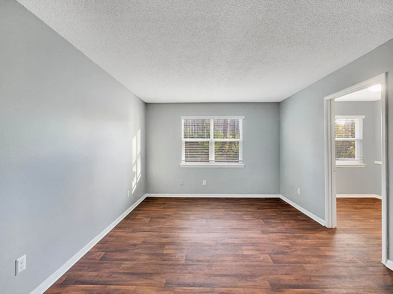 Northshore Flats — Photo 18
