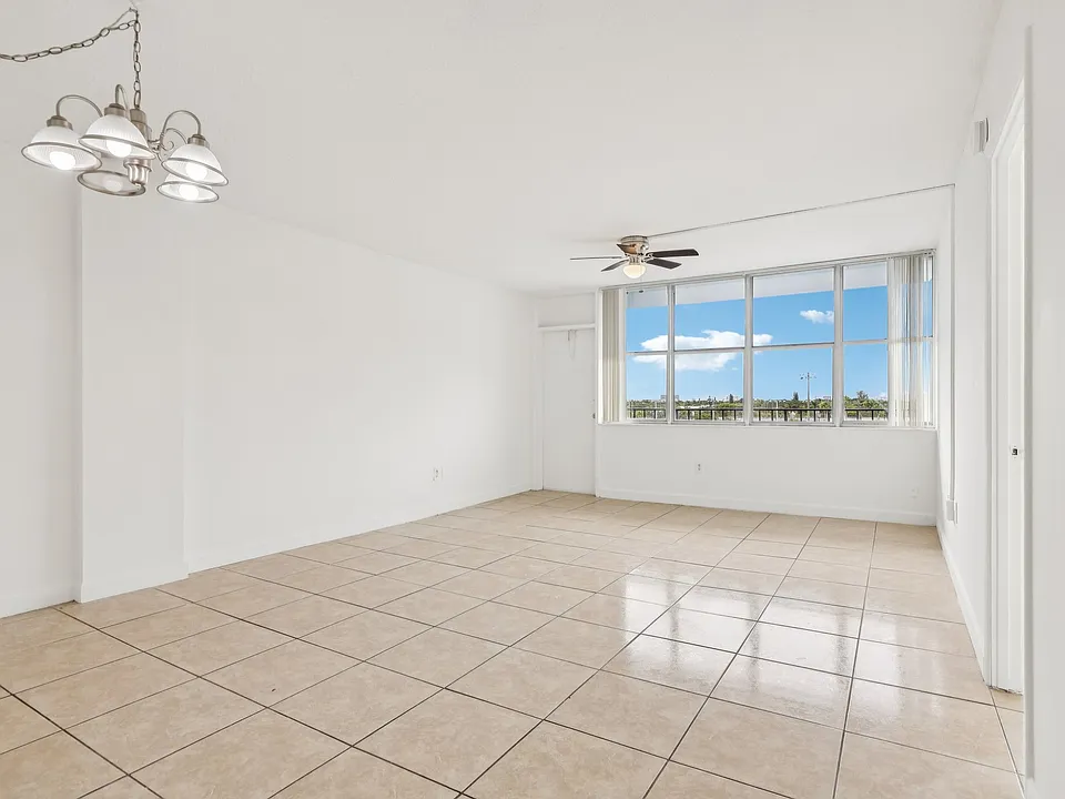 1 Bed 1.5 Bath Unit