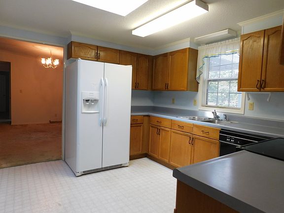 4th image of 361 Greystone Dr