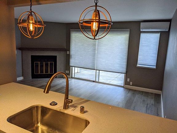 3rd image of 1525 Four Oaks Cir