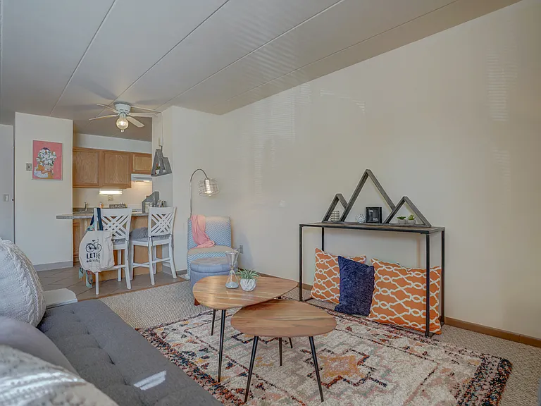 Inez Apartments — Photo 14