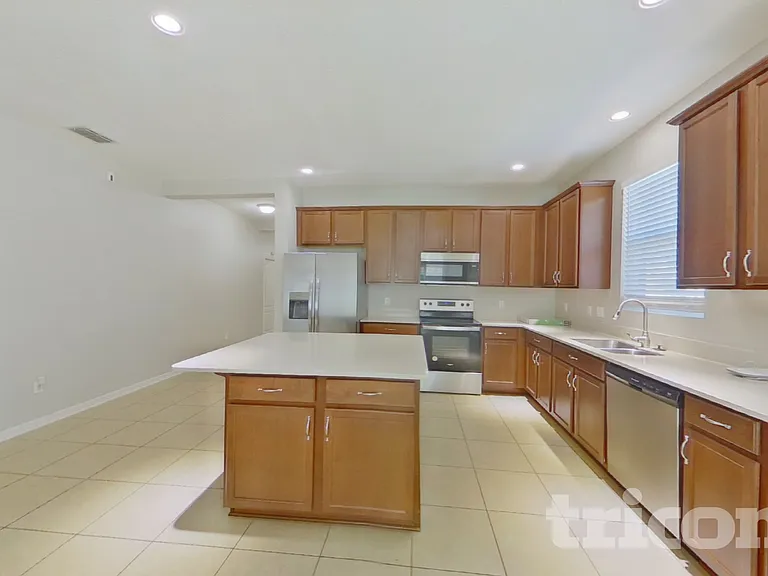 2557 Isabela Ter — Photo 4