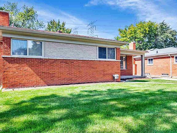 3rd image of 26727 Newport Ave