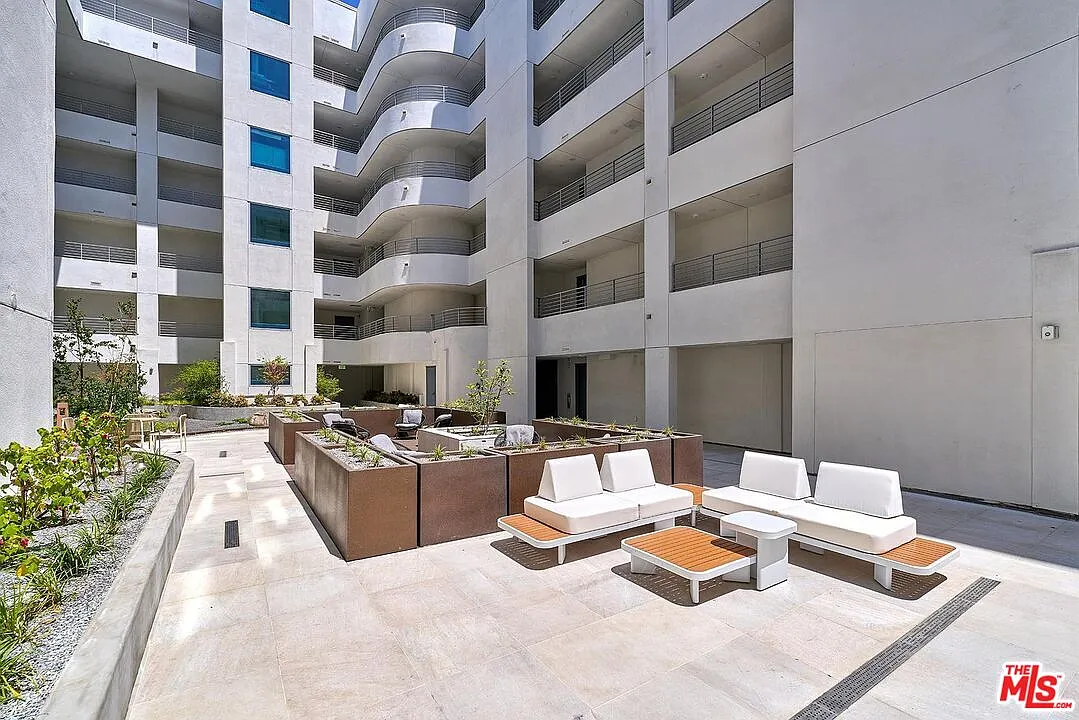 2 bed, 2.0 bath, 1136 sqft, $3,450 — Photo 4