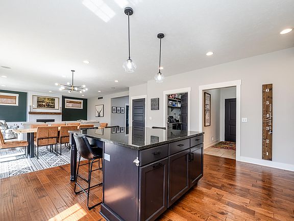 3rd image of 1332 Stonecreek Ct