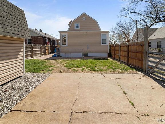 4th image of 5839 W Park Ave