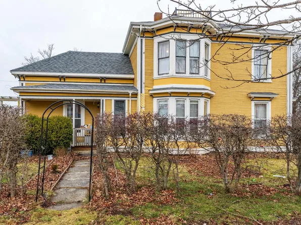 45 Alma St, Yarmouth, NS B5A 3G7