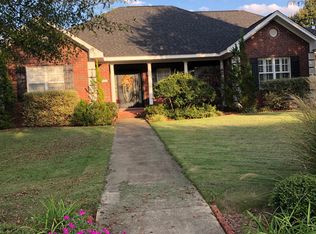 2442 Pryor St, Grenada, MS 38901