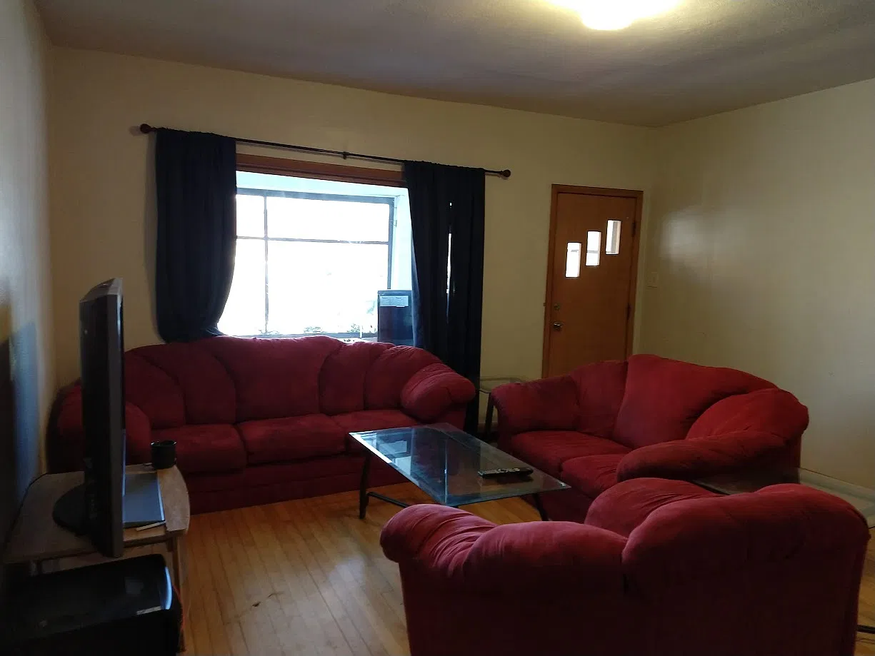 3 bed, 1200 sqft, $1,464 — Photo 4