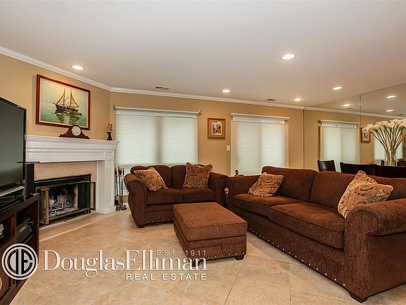 3rd image of 100-61 Baker Ct