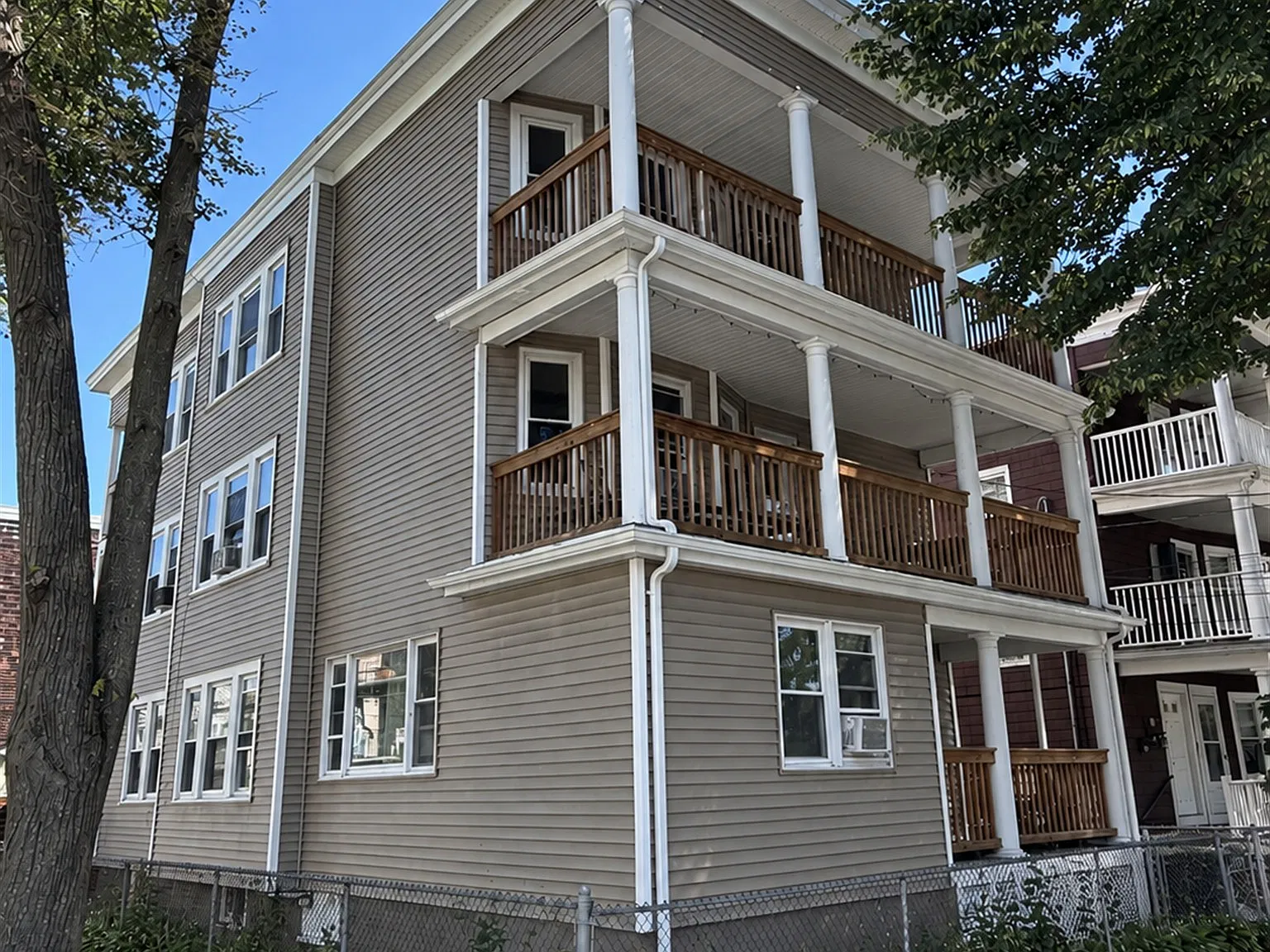 3 bed, 1200 sqft, $3,000 — Photo 4