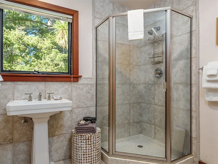 38051 Foothill Close — Photo 18