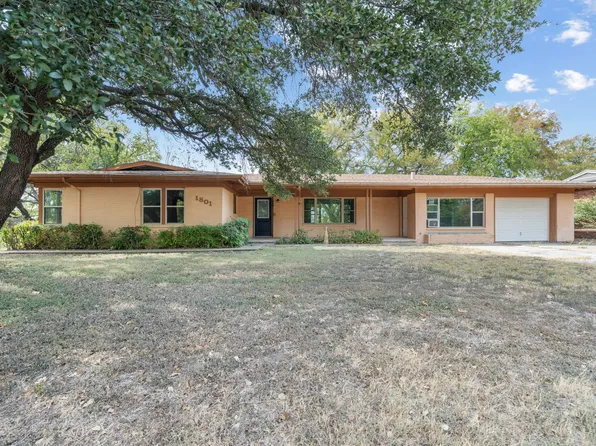 1801 Yale St, River Oaks, TX 76114