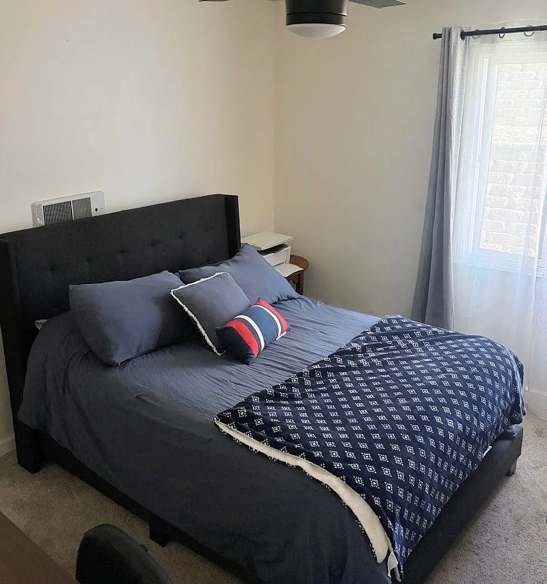 3 bed, 912 sqft, $1,400 — Photo 1