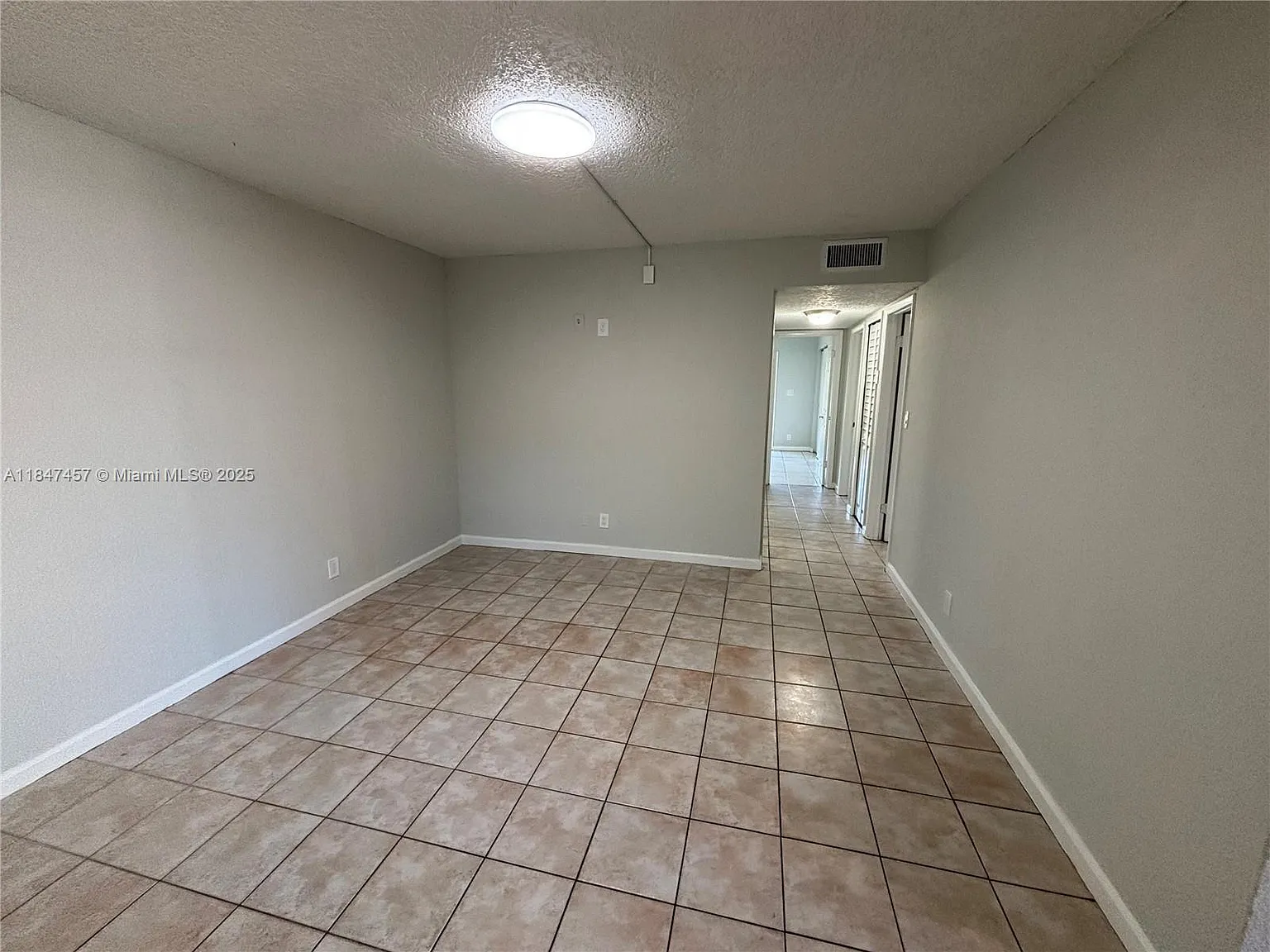 560 Southwest 50th Terrace - 1 — Photo 4