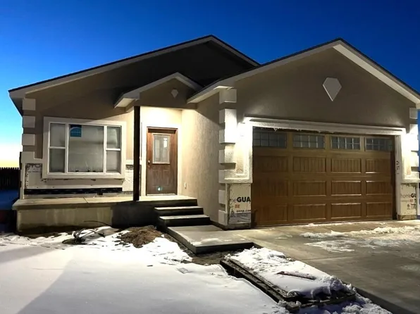 3405 Lost River Dr, Garden City, KS 67846