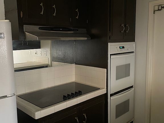 4th image of 1758 Richard St
