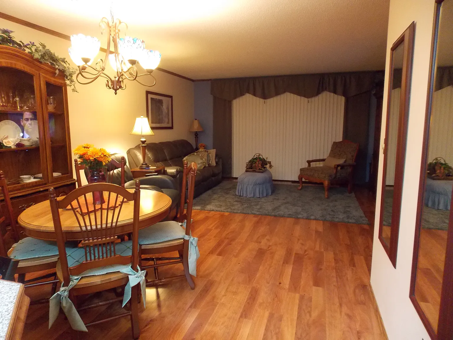 1083 Walnut Grove Dr photo 1