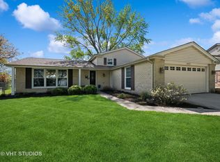 2927 N Huntington Dr, Arlington Heights, IL 60004