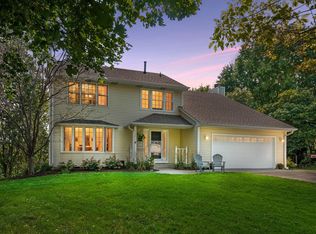 331 Sinnen Cir, Chanhassen, MN 55317