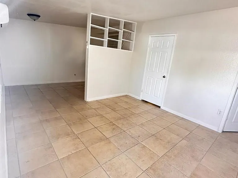 6633 N 67th Ave #8 — Photo 6