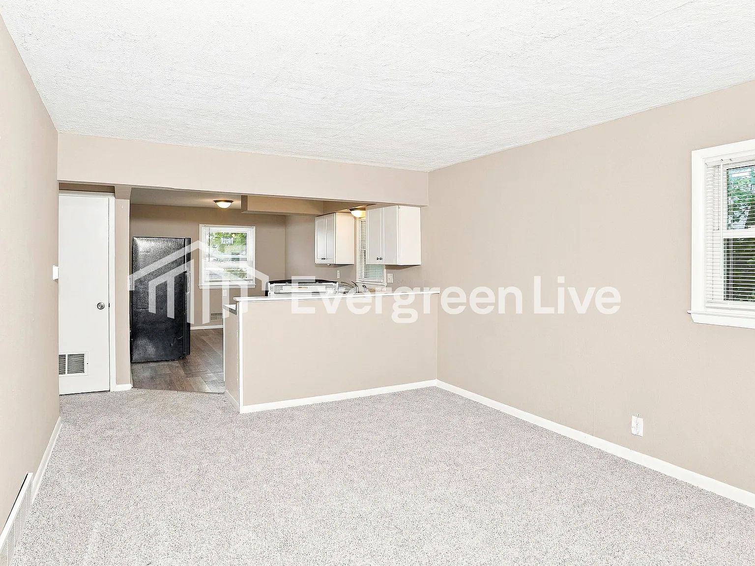3 bed, 1.0 bath, 1277 sqft, $1,695 — Photo 3