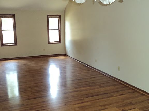5th image of 3136 Woodland Trce