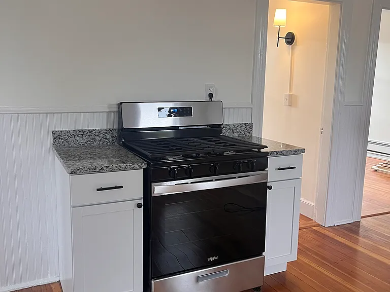 138 Sandringham Ave #2 — Photo 9
