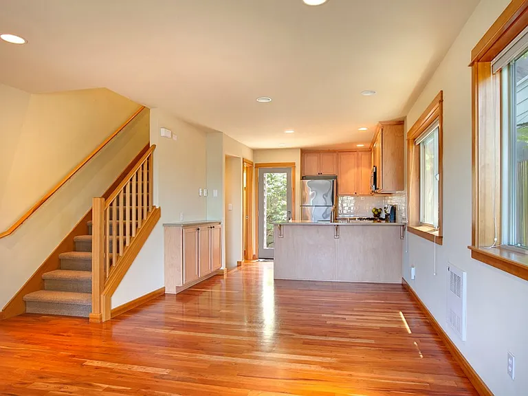 624 W Emerson St #B — Photo 2