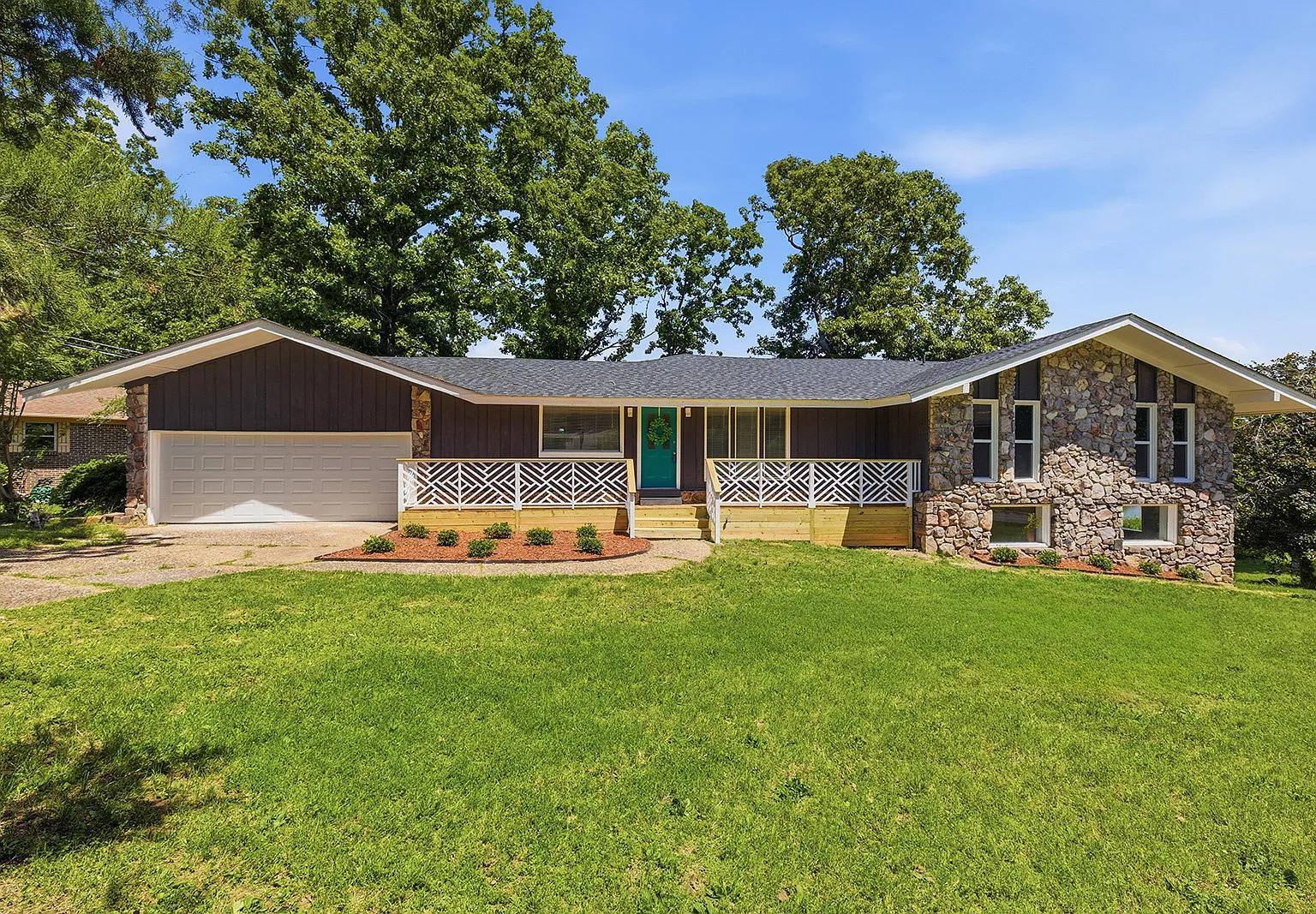 5 bed, 3250 sqft, $3,500 — Photo 1