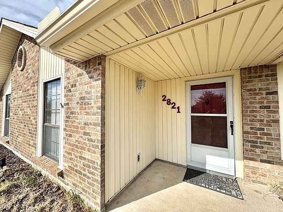 2nd image of 2821 Peartree Ln