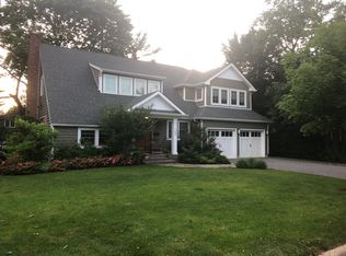 103 Wagon Rd, Roslyn Heights, NY 11577