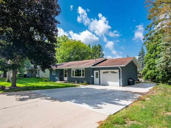 363 Evergreen DRIVE, Mayville, WI 53050