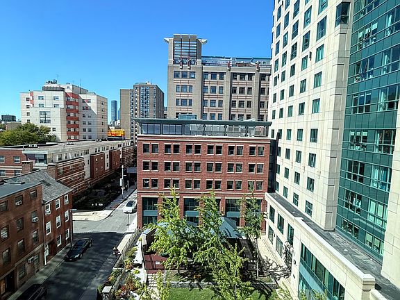 5th image of 1B Nassau St #612