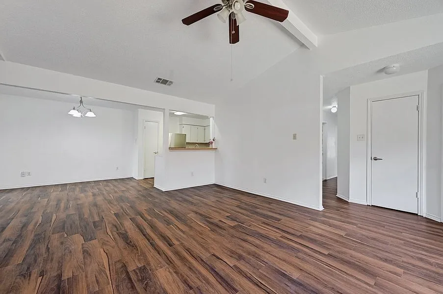 3 bed, 1174 sqft, $1,950 — Photo 4