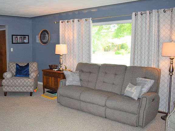 3rd image of 1109 Winston Dr