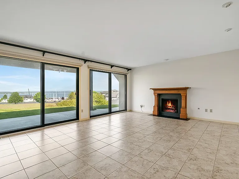 1034 Marina Bluff Dr — Photo 3