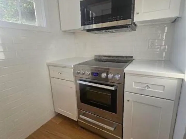 489 Elm St — Photo 8