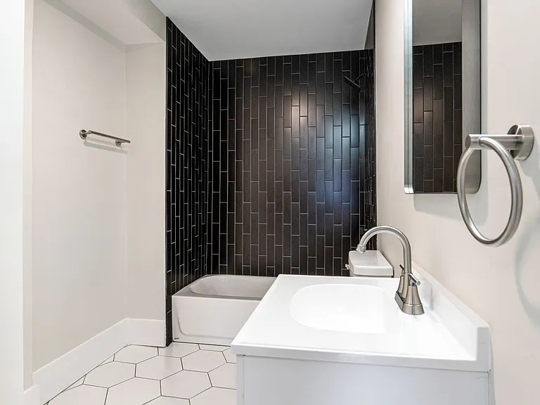 22-32 W Hudson St #22 — Photo 10