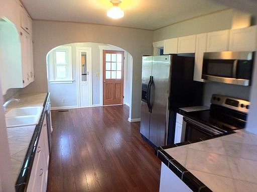 5th image of 915 Cogean Ave