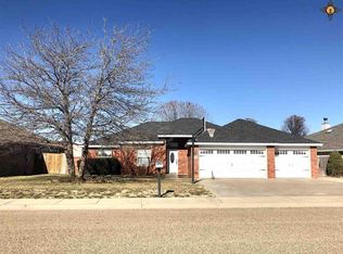 2320 Country Meadows Dr, Clovis, NM 88101