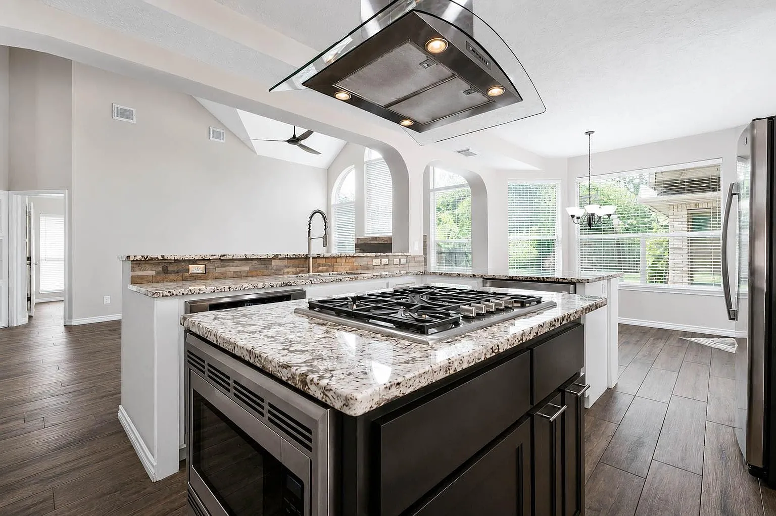 4 bed, 2.5 bath, 3035 sqft, $3,695 — Photo 1