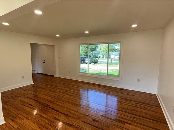 3rd image of 17365 Hilton St