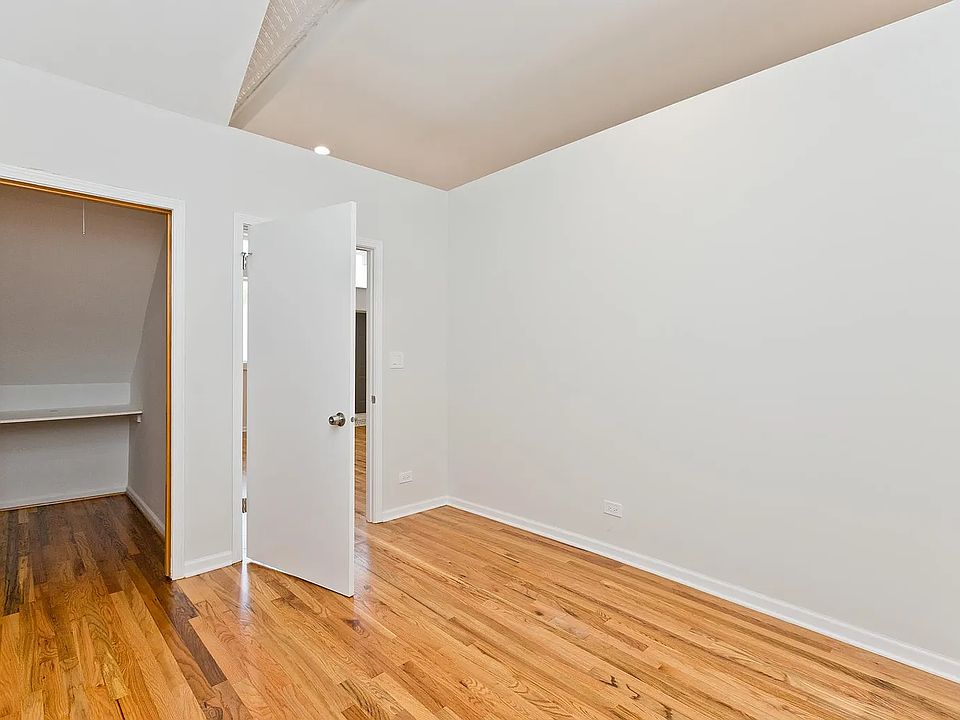 1st image of 823 N Damen Ave #1F