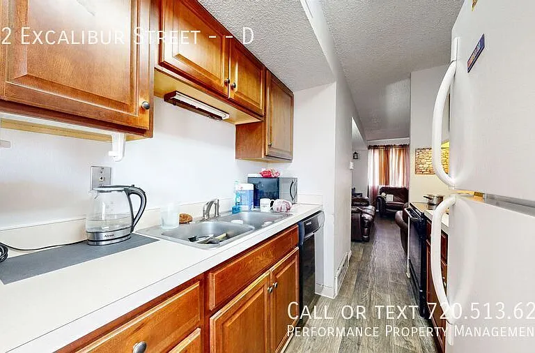 802 Excalibur St #D — Photo 3