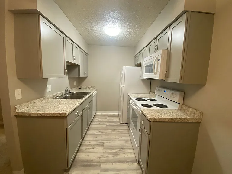 Parkview Apartments — Photo 6
