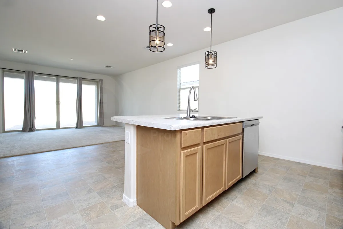 4 bed, 2.0 bath, 1762 sqft, $1,775 — Photo 4