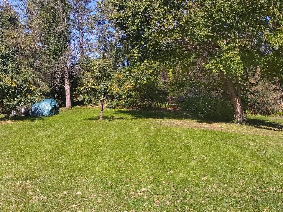 1st image of 615 9th St E