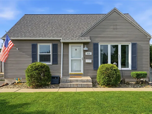 629 37th St NE, Cedar Rapids, IA 52402