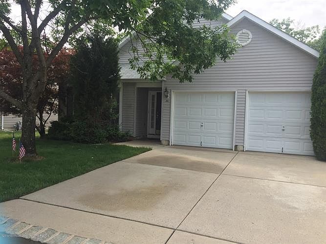 2nd image of 30 Merion Ln